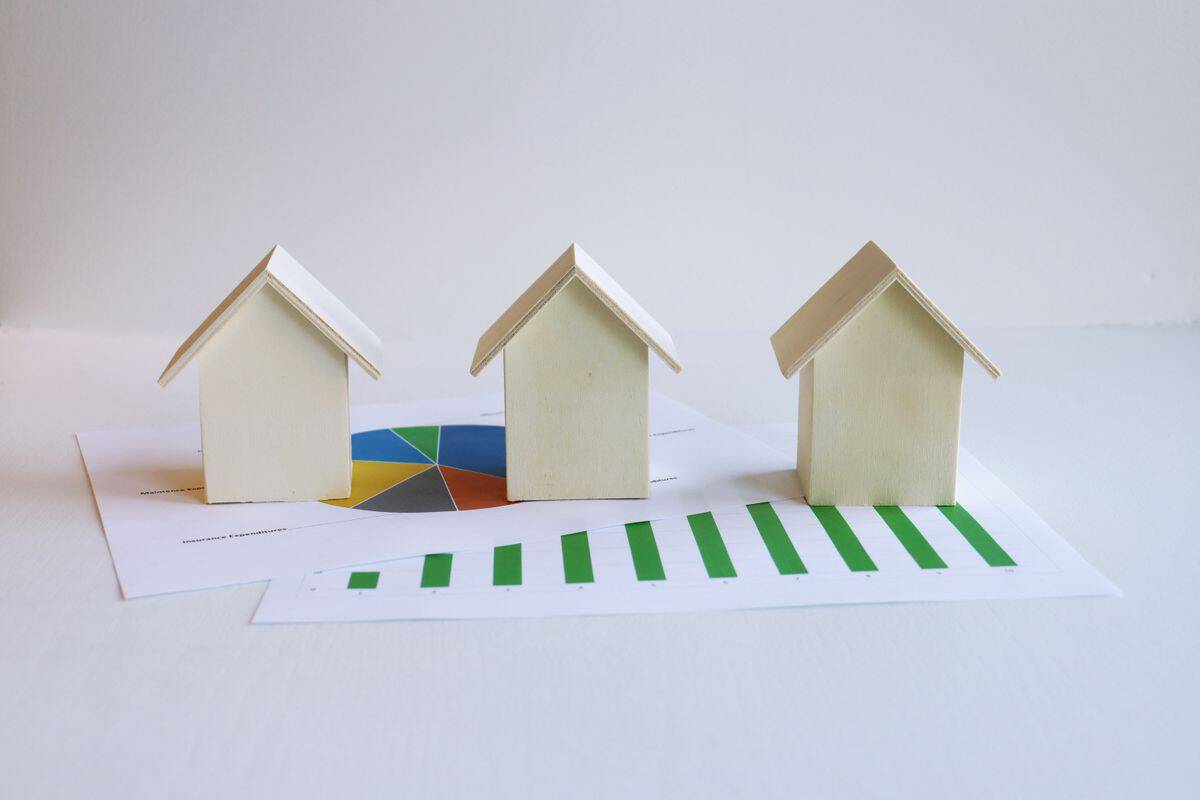 Real estate investment documents illustrating how mortgage points work