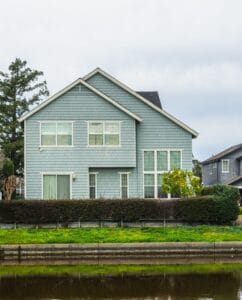 Modern house representing a mortgage refinance and its break-even point calculation